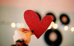 �������и����